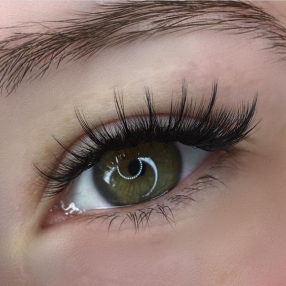 False 3D Silk Mink Super Long Eyelashes In A Box - Picture 4 of 9